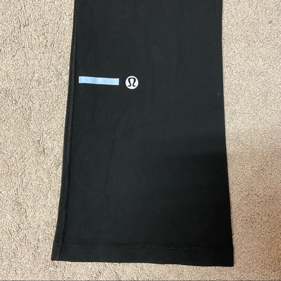 SOLD! LULULEMON Women’s Black Flare Yoga Pants Size 6 - Picture 5 of 8